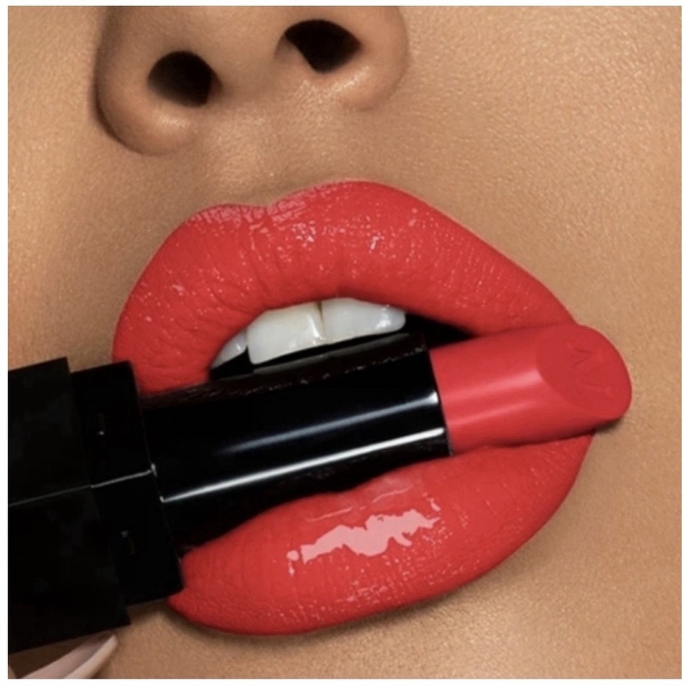 Morphe Mega Matte Lipstick Hotshot Chili Red Creamโ Finish 3.5g MF10A